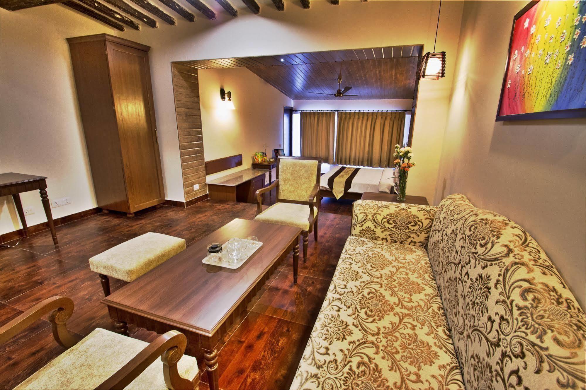 One Earth Royale Boutique Hotel Mussoorie Bagian luar foto