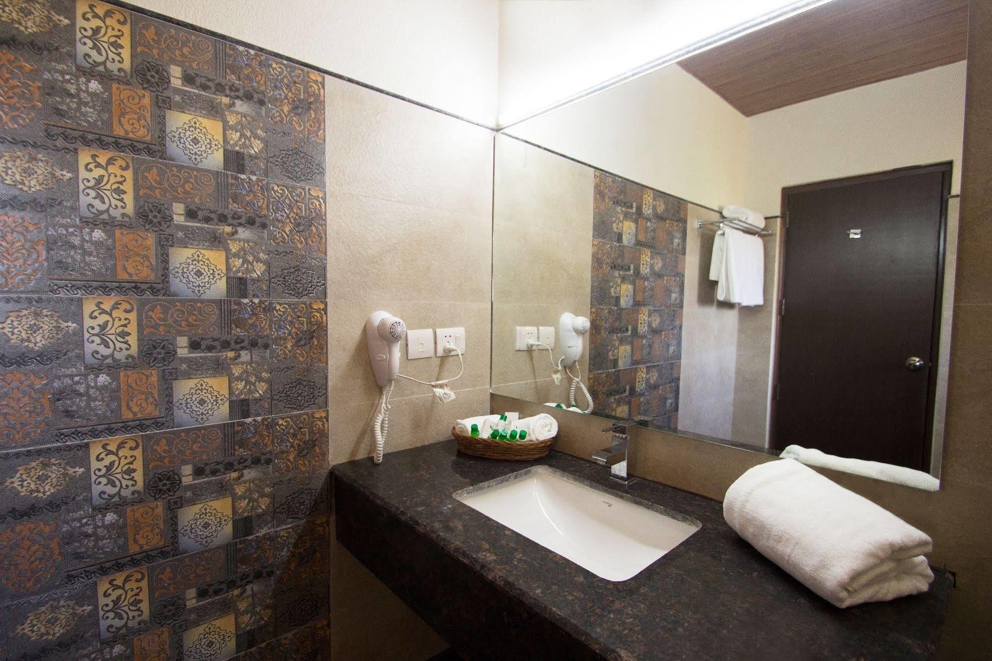 One Earth Royale Boutique Hotel Mussoorie Bagian luar foto