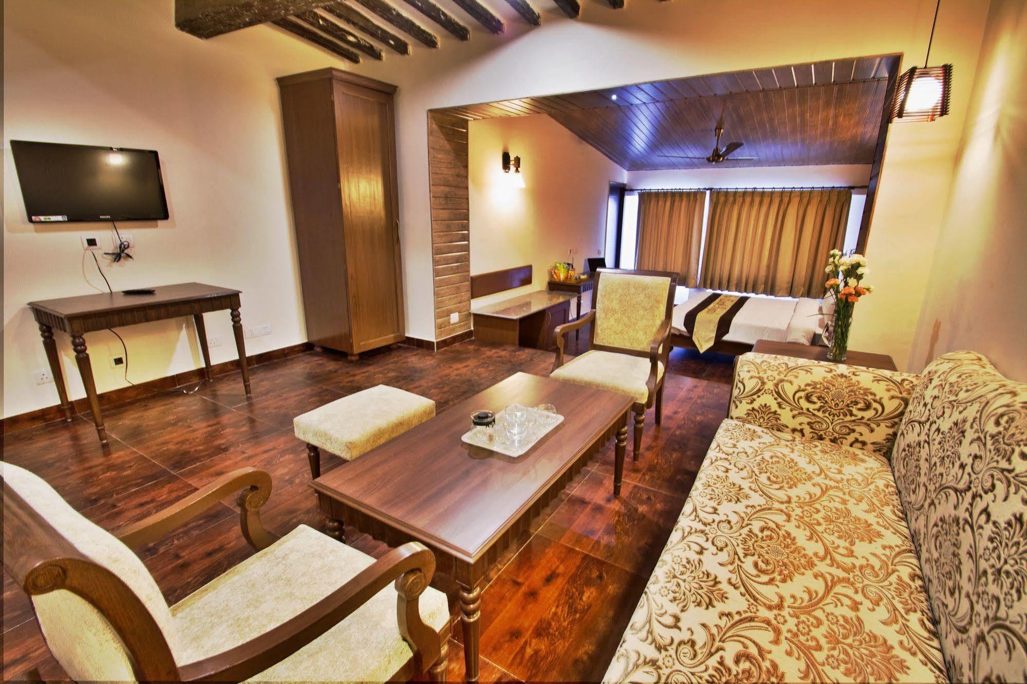 One Earth Royale Boutique Hotel Mussoorie Bagian luar foto